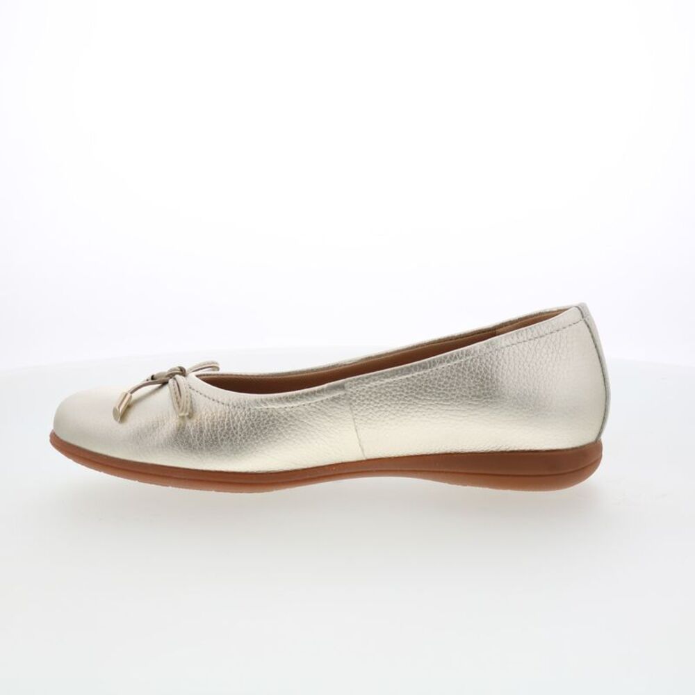 Trotters Womens Dellis Silver Shoes (NWT) - Picture 5 of 7